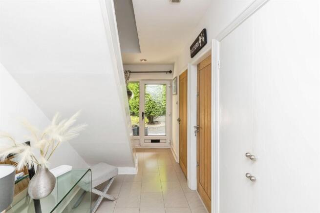 4 bed Detached for sale Image 8