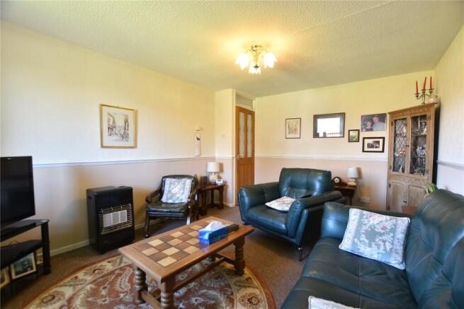 Cumberland Drive, Royton, Oldham, Greater Manchester, OL2 photo 4