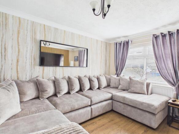 CAM03729G0-PR0258-STILL001