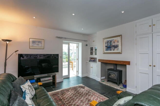 5 bed Detached for sale Image 11