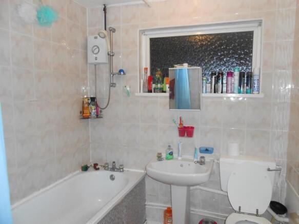 33 Bringhurst Bathroom.JPG