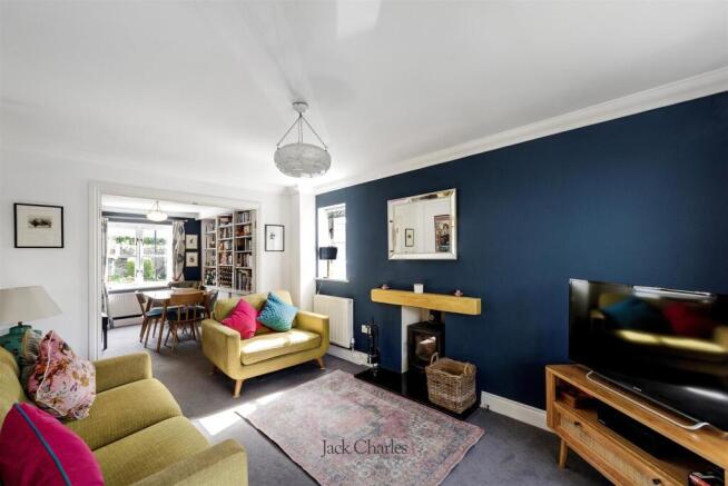 1 Albion Close, TN11 0DR 005.jpg