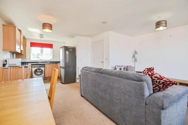 2 bed Flat for sale Image 4