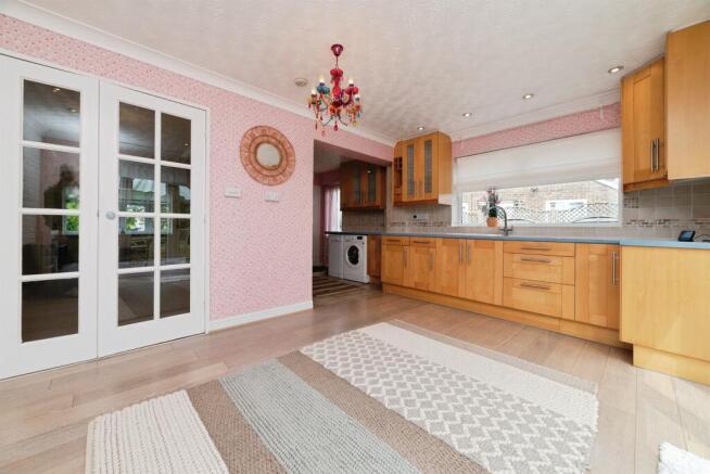 3 bed Semi-Detached for sale Image 8
