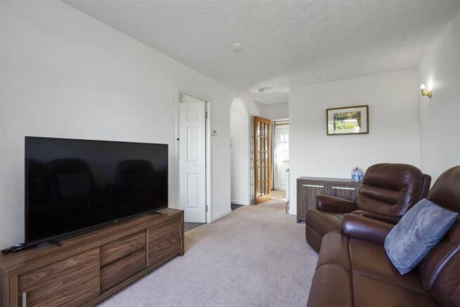 70 Glenavon Drive 6.jpg