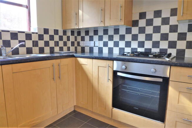 2 bed End of Terrace to rent Image 12
