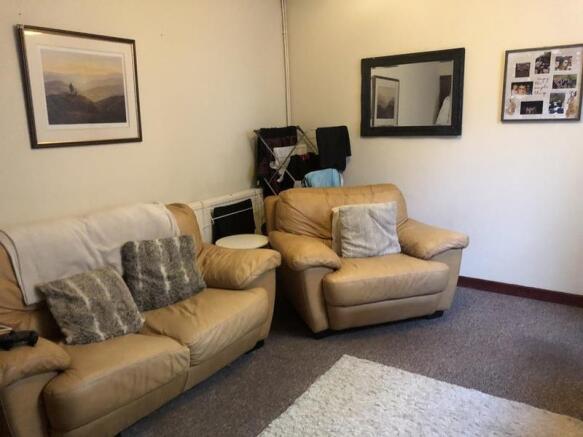 1 Bedroom Ground Floor Rear Flat with Patio Garden