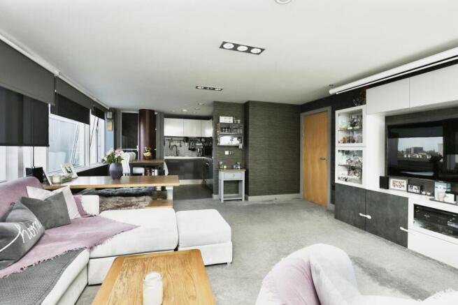 Lounge/Dining Room