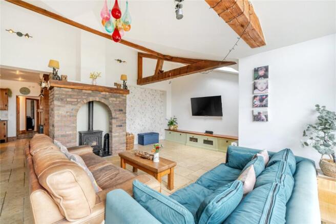 5 bed Detached for sale Image 7