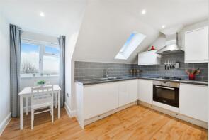 6, 33 Windwood, Mill Street, Redhill RH1 6PA