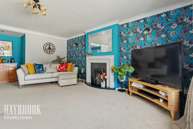 5 bed Detached for sale Image 7