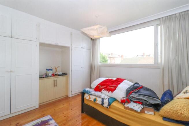 4 bed Semi-Detached for sale Image 11