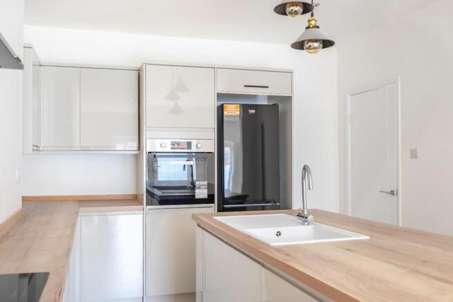 5 bed Semi-Detached for sale Image 10