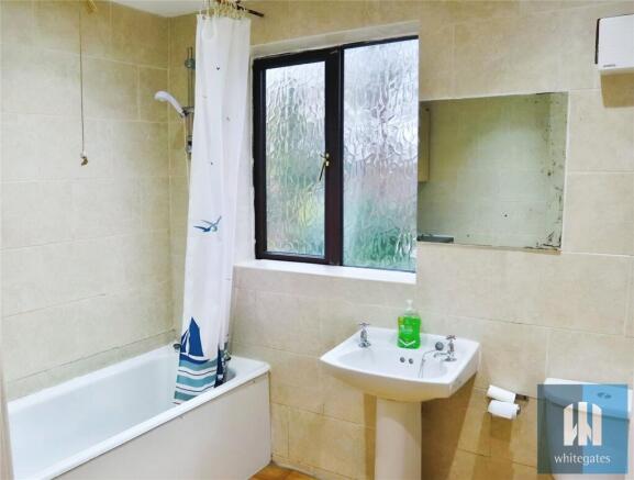 7 bed Semi-Detached to rent Image 6