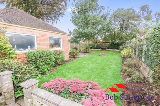ENCLOSED REAR GARDEN