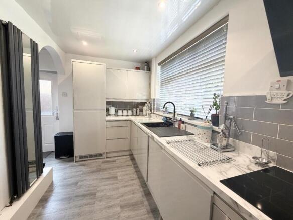 2 bed Semi-Detached for sale Image 5
