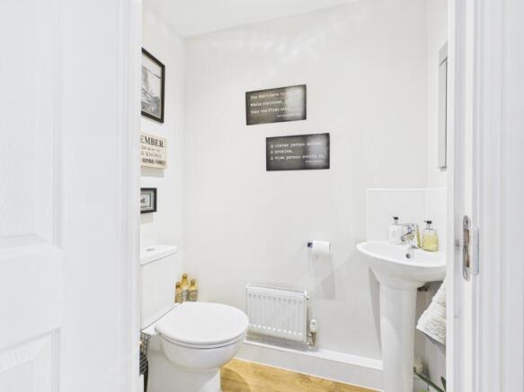 4 bed Detached for sale Image 12