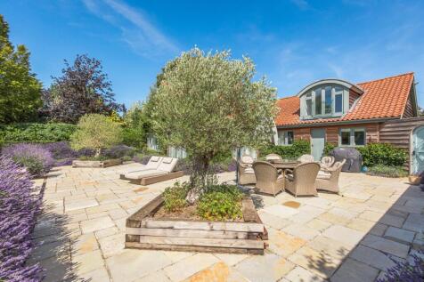 Immaculately Presented Home with Field Views in South Creake