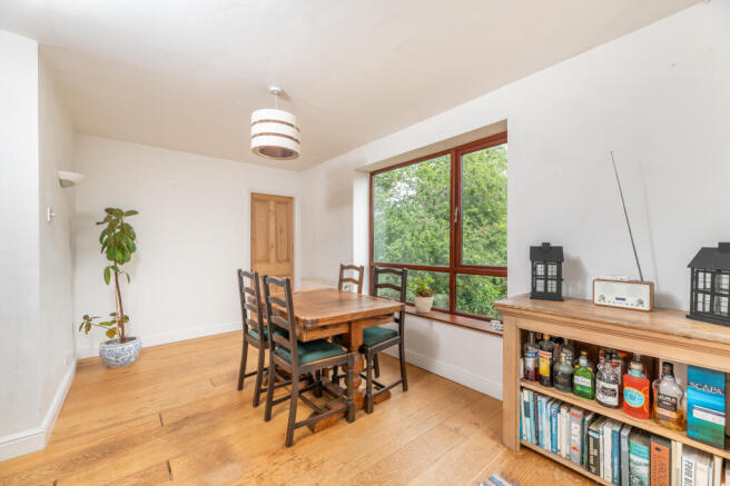 5 bed Detached for sale Image 8