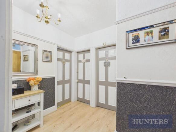 2 bed Flat for sale Image 8