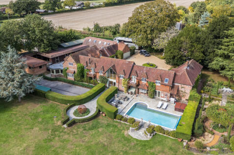 Eastland Gate, Lovedean, Waterlooville, Hampshire, PO8