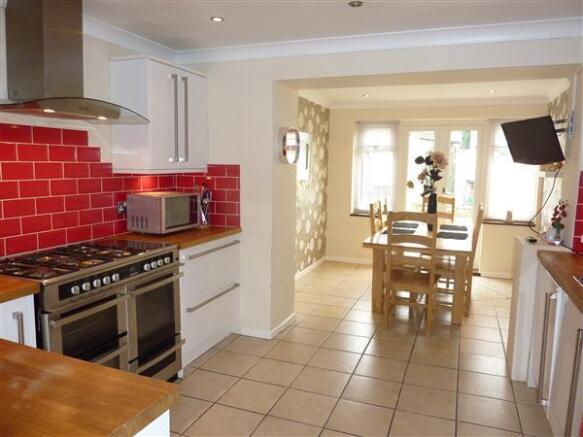 KITCHEN/DINING ROOM