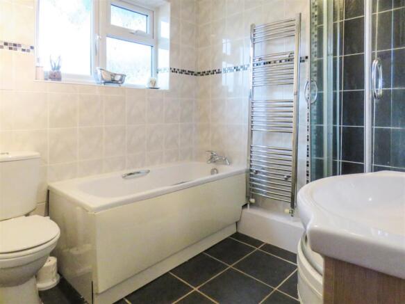 Family Bathroom.JPG