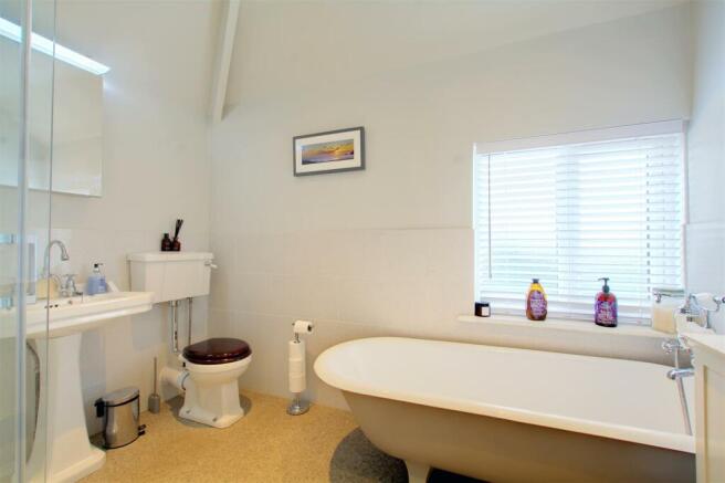 DSC_0565bathroom 1.jpeg