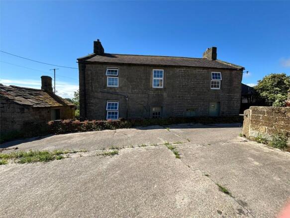 4 bed House for sale Image 11