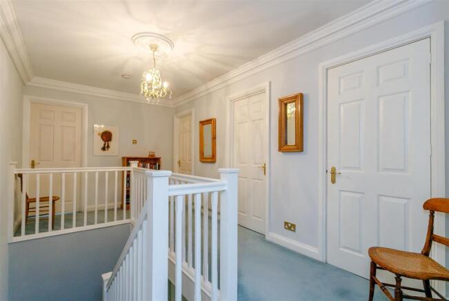 8376705-interior24.jpg