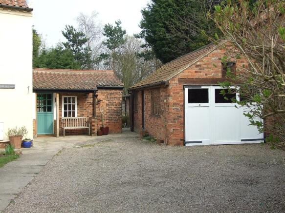 Garage & Parking