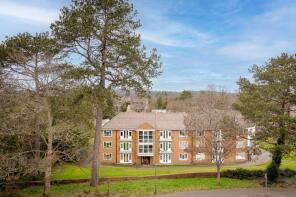 Flat 13, Harlow Court, Wray Common Road, Reigate RH2 0RJ