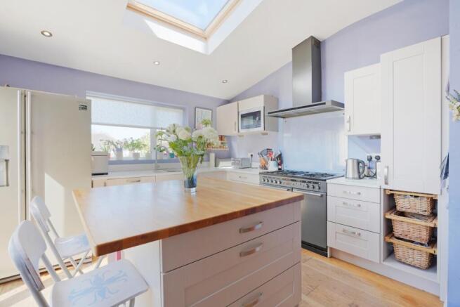 5 bed Semi-Detached for sale Image 7