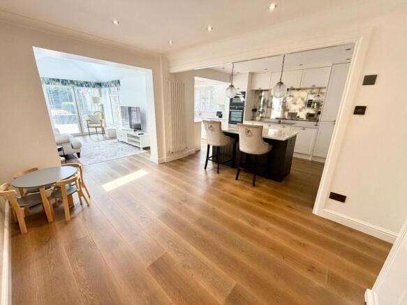 4 bed Detached for sale Image 10