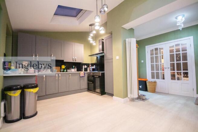 4 bed House for sale Image 10
