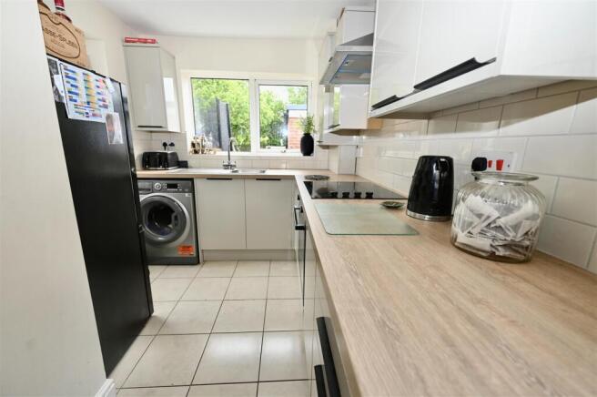 3 bed Semi-Detached for sale Image 12