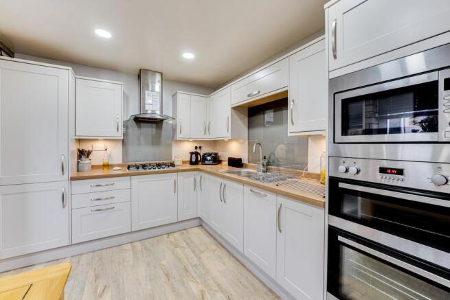 NN15 Thames Court, Burton Latimer photo 3