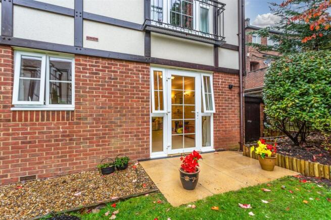 flat-pegasus-court-banstead-111.jpg