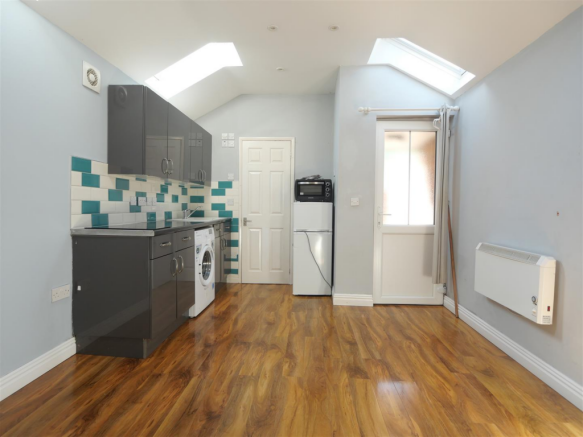 3 bed Terraced for sale Image 5