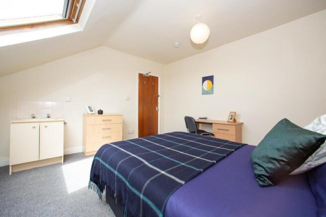8 bed Terraced to rent Image 11