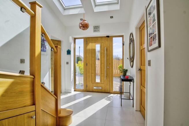 6 bed Detached for sale Image 5