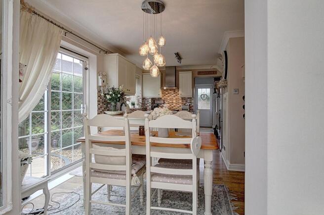 Dining: Kitchen