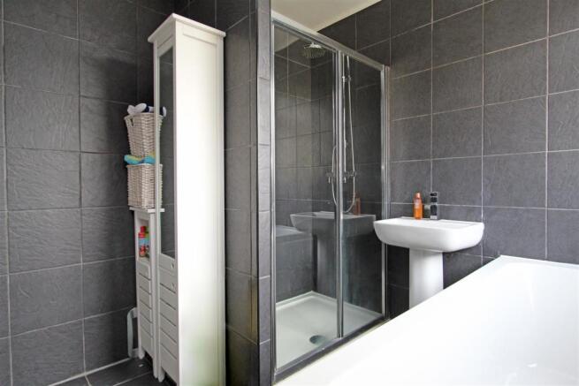 Bathroom..JPG