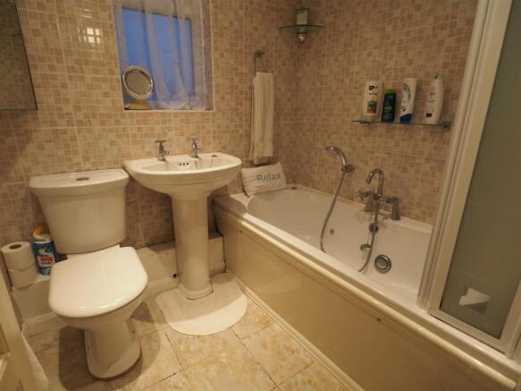 Family Bathroom 360