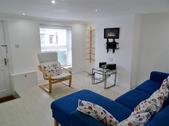 SITTING ROOM: