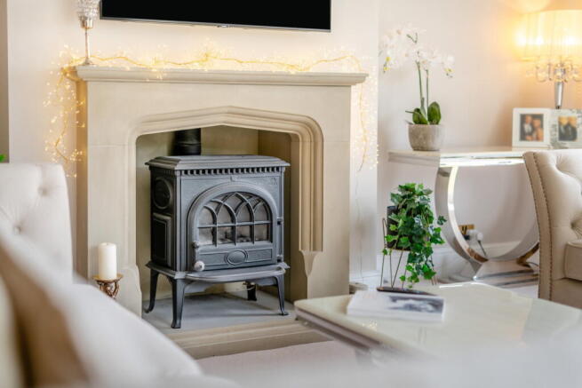 5 bed Detached for sale Image 11
