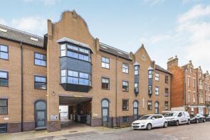 Flat 2, 70 74 Gild House, Norwich Avenue West, Bournemouth BH2 6DR