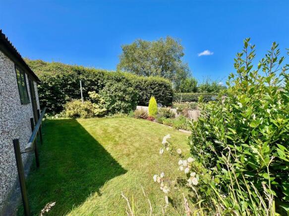 3 bed Semi-Detached Bungalow for sale Image 10