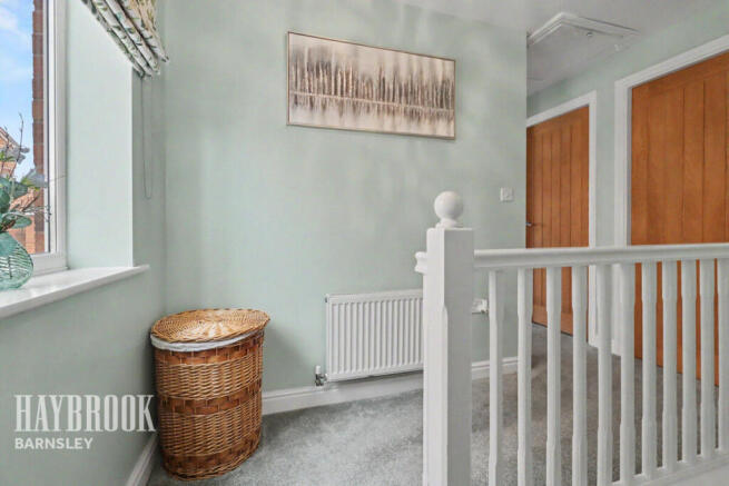 4 bed Detached for sale Image 11