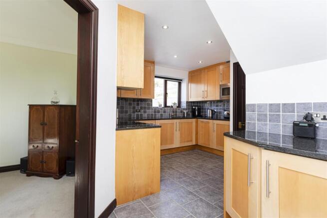 4 bed Detached for sale Image 11